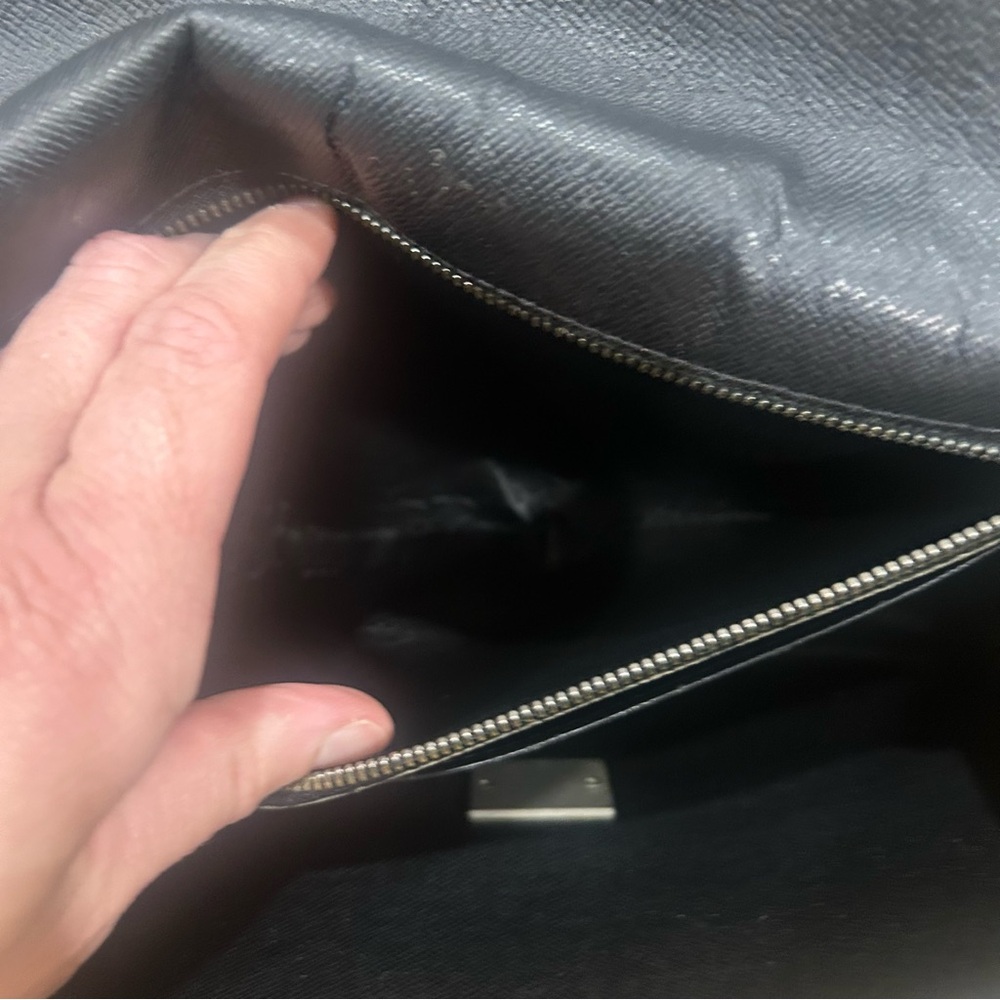 Louis Vuitton Selenga Taiga clutch / wristlet in black - Picture 8 of 12